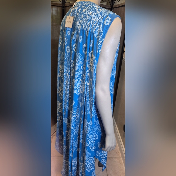 Women's Blue and White Floral Shirt Dress - Picture 14 of 16